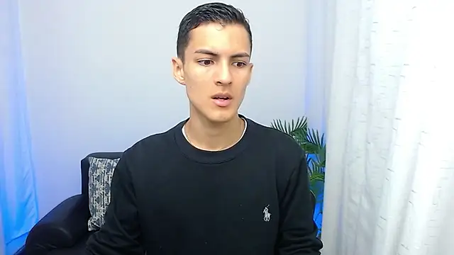 Snapshot of Matiius18 chatting on October 18, 1:45 pm Matiius18 online show from October 18, 1:45 pm