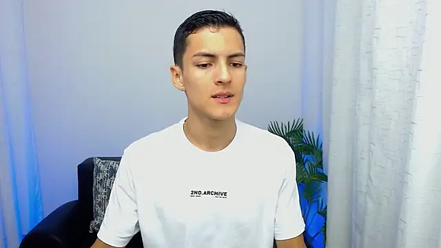 Snapshot of Matiius18 chatting on October 19, 2:29 pm Matiius18 online show from October 19, 2:29 pm