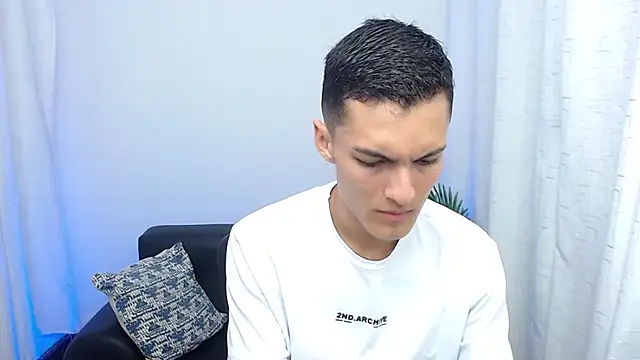 Snapshot of Matiius18 chatting on October 23, 1:43 pm Matiius18 online show from October 23, 1:43 pm