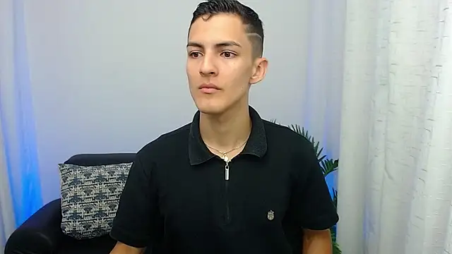 Snapshot of Matiius18 chatting on October 25, 2:02 pm Matiius18 online show from October 25, 2:02 pm