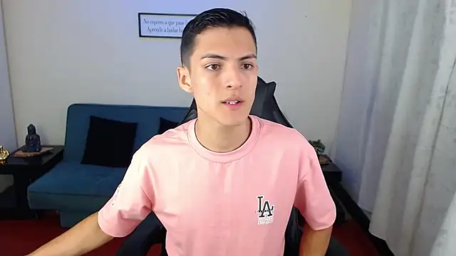 Snapshot of Matiius18 chatting on October 30, 1:45 pm Matiius18 online show from October 30, 1:45 pm