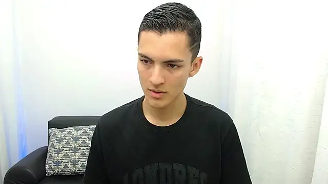 Snapshot of Matiius18 chatting on November 1, 1:57 pm Matiius18 online show from November 1, 1:57 pm