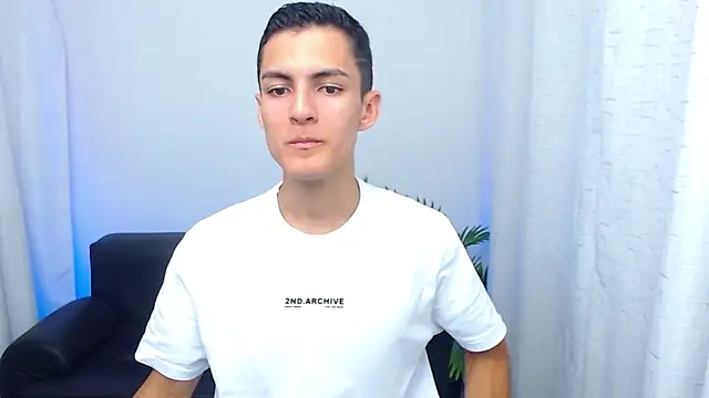 Snapshot of Matiius18 chatting on November 5, 2:28 pm Matiius18 online show from November 5, 2:28 pm