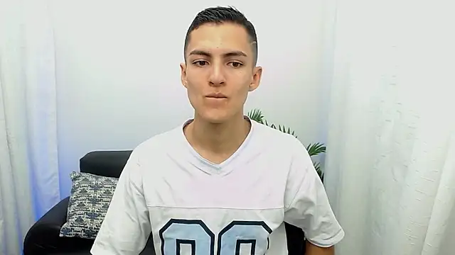 Snapshot of Matiius18 chatting on November 7, 1:55 pm Matiius18 online show from November 7, 1:55 pm