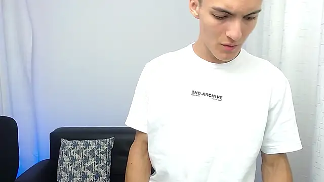 Snapshot of Matiius18 chatting on November 10, 2:05 pm Matiius18 online show from November 10, 2:05 pm