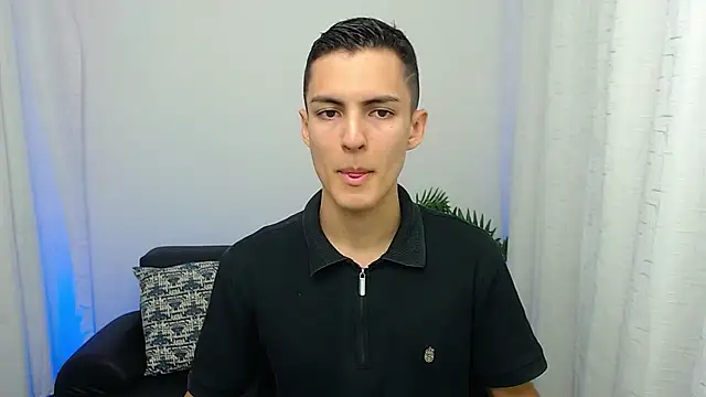 Snapshot of Matiius18 chatting on November 11, 1:55 pm Matiius18 online show from November 11, 1:55 pm