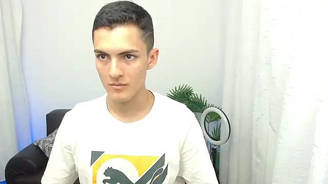 Snapshot of Matiius18 chatting on November 13, 3:55 pm Matiius18 online show from November 13, 3:55 pm