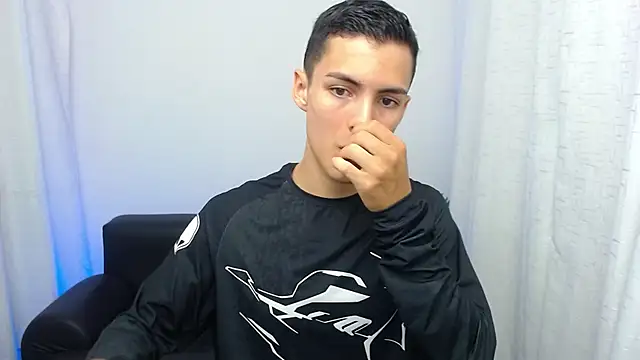 Snapshot of Matiius18 chatting on November 15, 2:02 pm Matiius18 online show from November 15, 2:02 pm