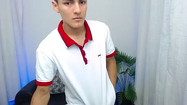 Snapshot of Matiius18 chatting on November 17, 2:23 pm Matiius18 online show from November 17, 2:23 pm