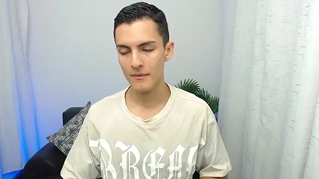 Snapshot of Matiius18 chatting on November 21, 1:54 pm Matiius18 online show from November 21, 1:54 pm