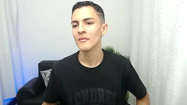 Snapshot of Matiius18 chatting on November 22, 1:54 pm Matiius18 online show from November 22, 1:54 pm