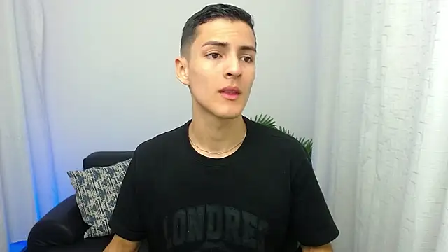 Snapshot of Matiius18 chatting on November 24, 2:17 pm Matiius18 online show from November 24, 2:17 pm