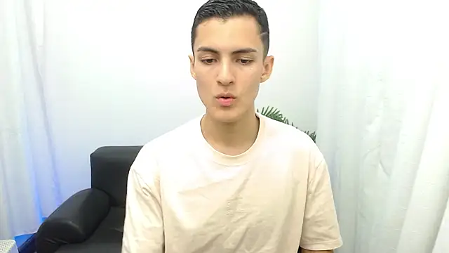 Snapshot of Matiius18 chatting on November 27, 1:57 pm Matiius18 online show from November 27, 1:57 pm