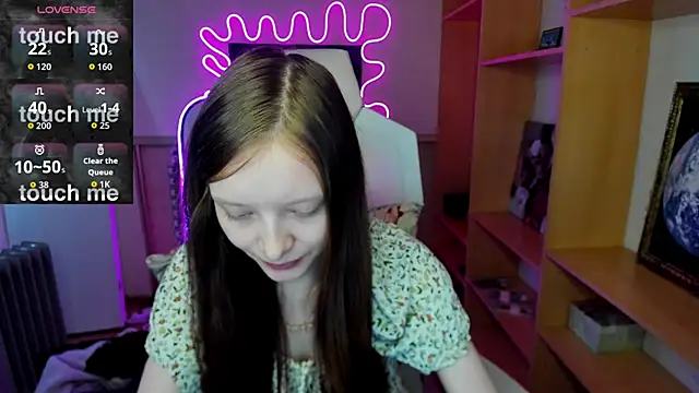 Snapshot of AliceHaris chatting on November 7, 6:13 am AliceHaris online show from November 7, 6:13 am