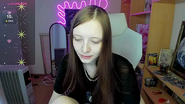 Snapshot of AliceHaris chatting on November 22, 3:27 am AliceHaris online show from November 22, 3:27 am