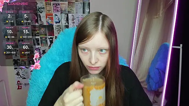 Snapshot of AliceHaris chatting on November 26, 1:06 am AliceHaris online show from November 26, 1:06 am