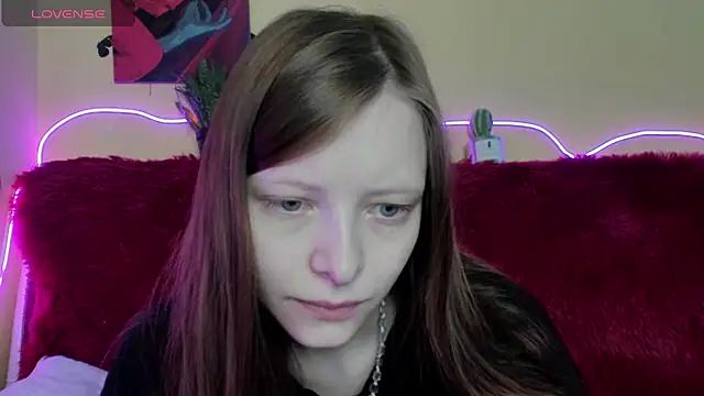 Snapshot of AliceHaris chatting on December 2, 6:19 am AliceHaris online show from December 2, 6:19 am