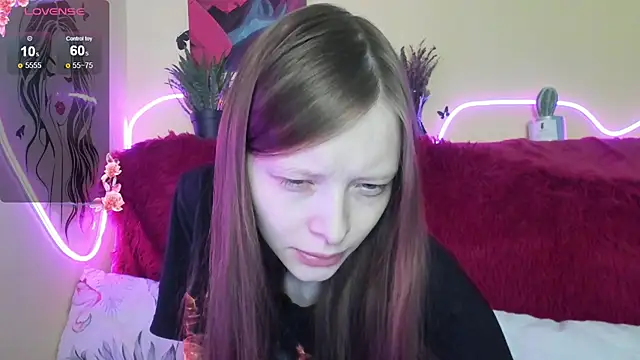 Snapshot of AliceHaris chatting on December 5, 5:16 am AliceHaris online show from December 5, 5:16 am