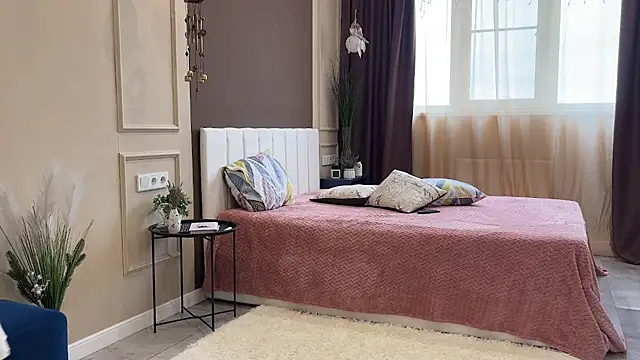 daniellia  online show from February 27, 9:20 am