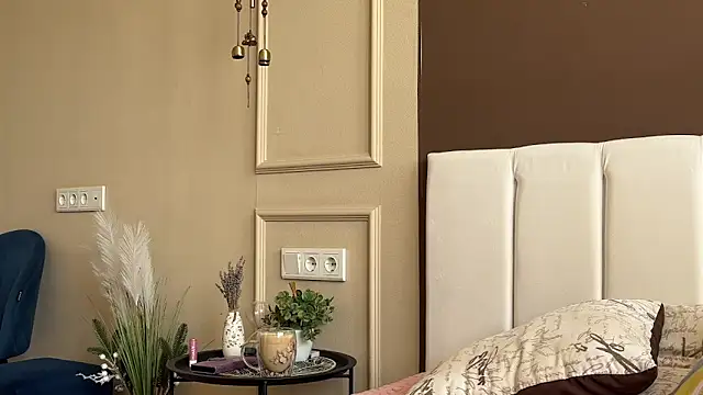 daniellia  online show from March 1, 9:33 am