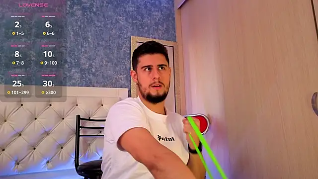 Snapshot of ryan_evanss chatting on September 10, 12:49 pm ryan evanss online show from September 10, 12:49 pm