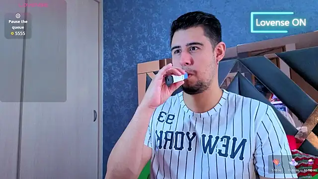 Snapshot of ryan_evanss chatting on November 23, 12:49 pm ryan evanss online show from November 23, 12:49 pm