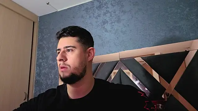 Snapshot of ryan_evanss chatting on December 18, 9:59 am ryan evanss online show from December 18, 9:59 am