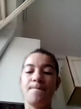 Snapshot of alinaalinutzq chatting on November 28, 8:06 am alinaalinutzq online show from November 28, 8:06 am