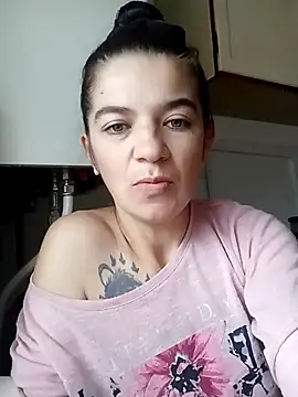 Snapshot of alinaalinutzq chatting on December 1, 9:36 am alinaalinutzq online show from December 1, 9:36 am