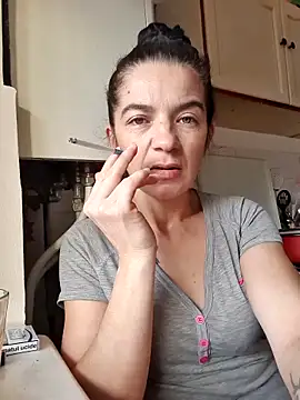 Snapshot of alinaalinutzq chatting on December 16, 12:43 pm alinaalinutzq online show from December 16, 12:43 pm