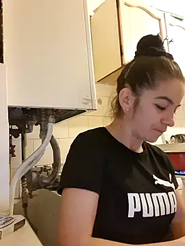 Snapshot of alinaalinutzq chatting on December 18, 5:08 pm alinaalinutzq online show from December 18, 5:08 pm