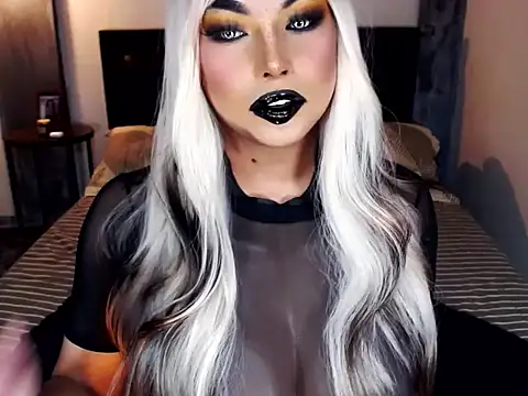 xTrixieMae online show from April 12, 12:59 am