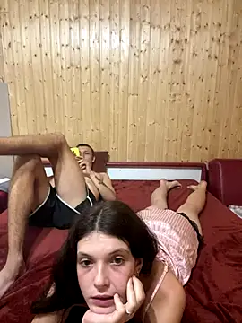 Snapshot of FoxStudioSex chatting on September 25, 12:42 pm FoxStudioSex online show from September 25, 12:42 pm