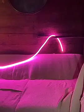 Snapshot of FoxStudioSex chatting on October 14, 5:47 pm FoxStudioSex online show from October 14, 5:47 pm