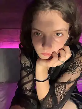 Snapshot of FoxStudioSex chatting on November 27, 12:29 pm FoxStudioSex online show from November 27, 12:29 pm