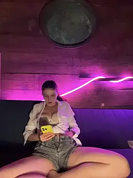 Snapshot of FoxStudioSex chatting on December 2, 1:39 pm FoxStudioSex online show from December 2, 1:39 pm