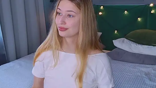 Snapshot of Sofii_Ly chatting on September 10, 6:13 am Sofii Ly online show from September 10, 6:13 am