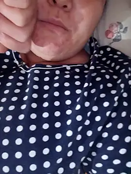 Snapshot of Uzhili chatting on October 28, 6:43 pm Uzhili online show from October 28, 6:43 pm