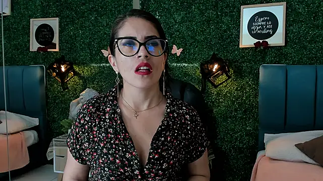 Linagh  online show from October 22, 11:43 am