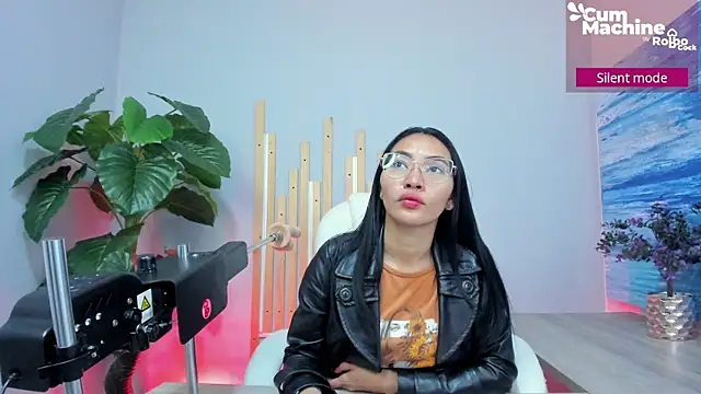 Snapshot of lucyy_liiuu chatting on September 18, 1:02 pm lucyy liiuu online show from September 18, 1:02 pm