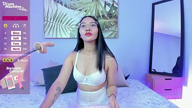 Snapshot of lucyy_liiuu chatting on October 21, 1:12 pm lucyy liiuu online show from October 21, 1:12 pm