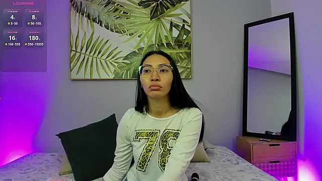 Snapshot of lucyy_liiuu chatting on October 23, 12:37 pm lucyy liiuu online show from October 23, 12:37 pm