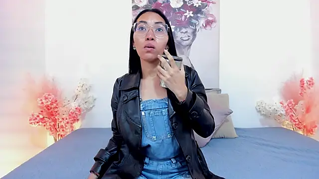 Snapshot of lucyy_liiuu chatting on November 1, 1:02 pm lucyy liiuu online show from November 1, 1:02 pm