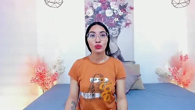 Snapshot of lucyy_liiuu chatting on November 4, 1:10 pm lucyy liiuu online show from November 4, 1:10 pm