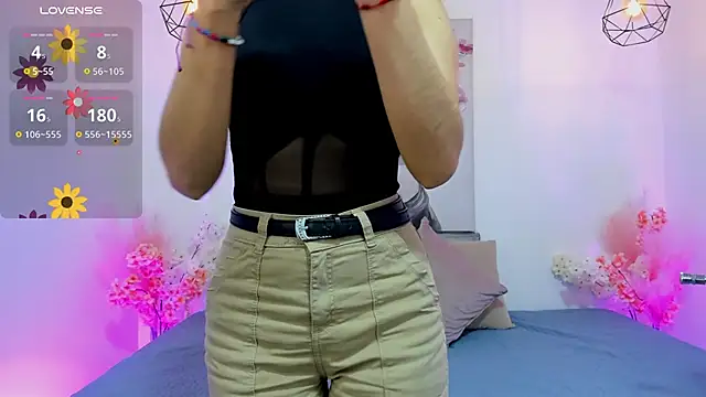 Snapshot of lucyy_liiuu chatting on November 6, 1:34 pm lucyy liiuu online show from November 6, 1:34 pm