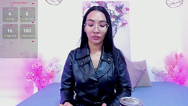 Snapshot of lucyy_liiuu chatting on November 10, 1:32 pm lucyy liiuu online show from November 10, 1:32 pm