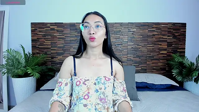 Snapshot of lucyy_liiuu chatting on November 15, 7:54 pm lucyy liiuu online show from November 15, 7:54 pm