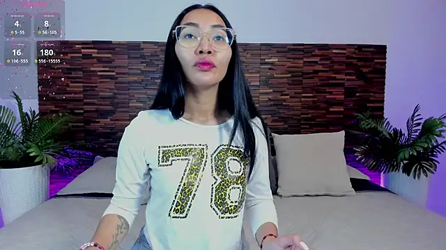 Snapshot of lucyy_liiuu chatting on November 17, 2:12 pm lucyy liiuu online show from November 17, 2:12 pm