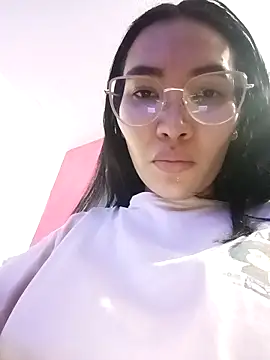 Snapshot of lucyy_liiuu chatting on November 19, 11:49 pm lucyy liiuu online show from November 19, 11:49 pm