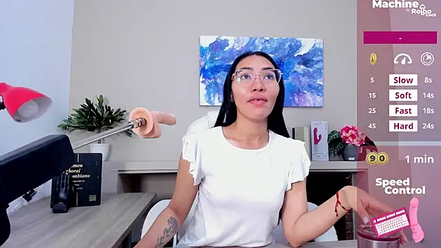 Snapshot of lucyy_liiuu chatting on November 21, 1:32 pm lucyy liiuu online show from November 21, 1:32 pm